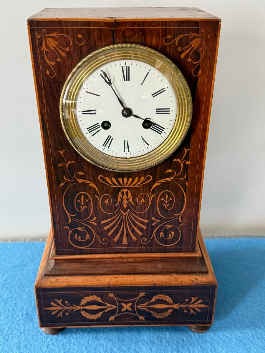 Borne Clock In Veneer And Wood Marquetry, Restoration Period, Early 19th Century  