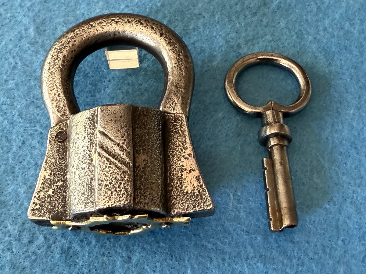 Important Late 18th Century Chest Padlock -photo-3