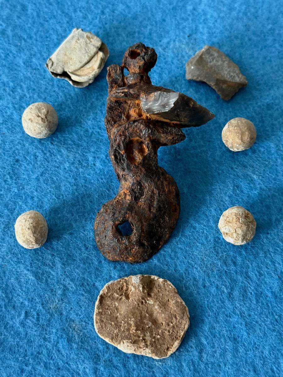 CHIEN  DE PLATINE A SILEX  DU FUSIL MODÈLE AN IX  TROUVÉ A COTÉ DE LA PLAQUE DU 13O ÈME  1814-photo-2