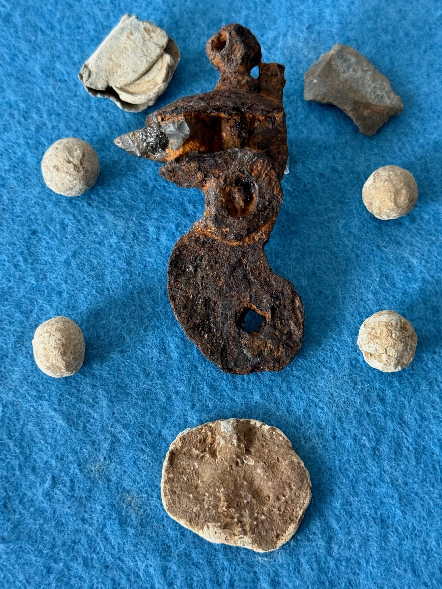 CHIEN  DE PLATINE A SILEX  DU FUSIL MODÈLE AN IX  TROUVÉ A COTÉ DE LA PLAQUE DU 13O ÈME  1814-photo-3