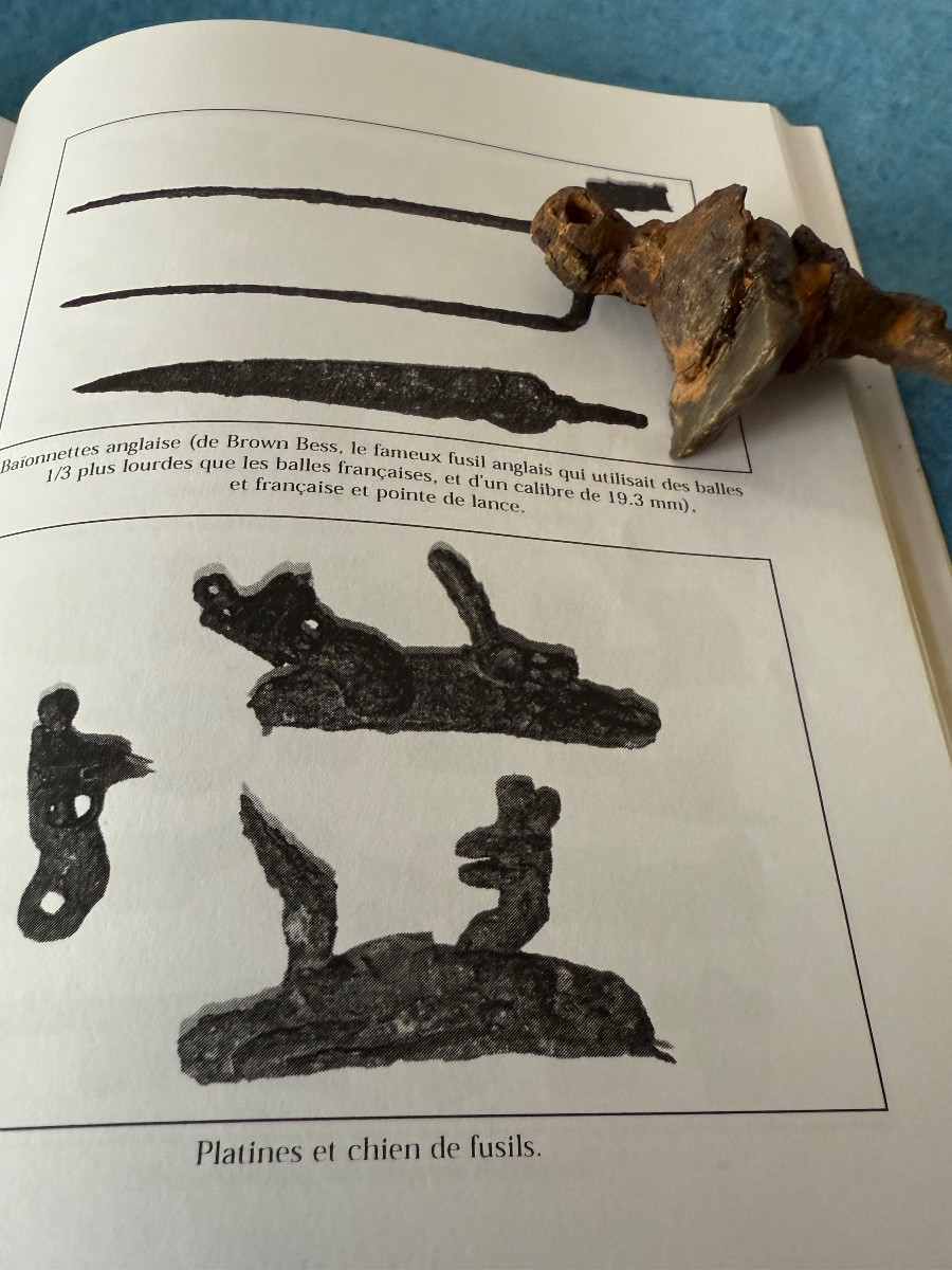 CHIEN  DE PLATINE A SILEX  DU FUSIL MODÈLE AN IX  TROUVÉ A COTÉ DE LA PLAQUE DU 13O ÈME  1814-photo-1