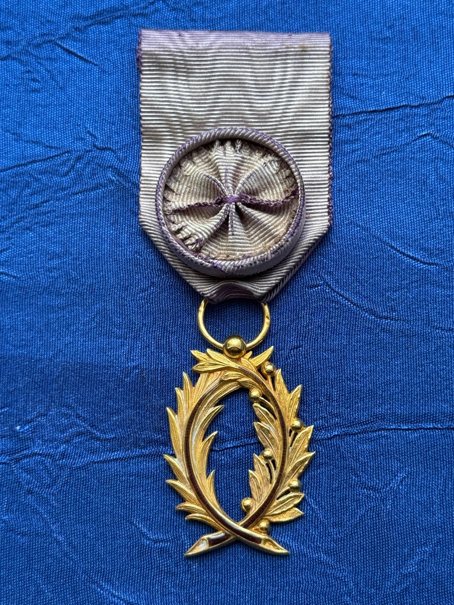 PALMES   ACADÉMIQUES D' OFFICIER   EN  OR  DANS  SA  BOITE  D'  ÉPOQUE  NAPOLÉON  III   19 ÈME 