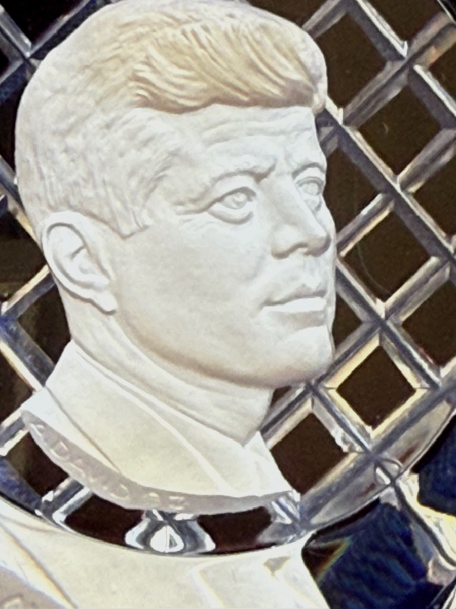 PRESSE PAPIER EN CRISTAL DE SAINT LOUIS ORNÉ D'UN CRISTALLO-CÉRANE  REPRÉSENTANT   JF. KENNEDY -photo-7