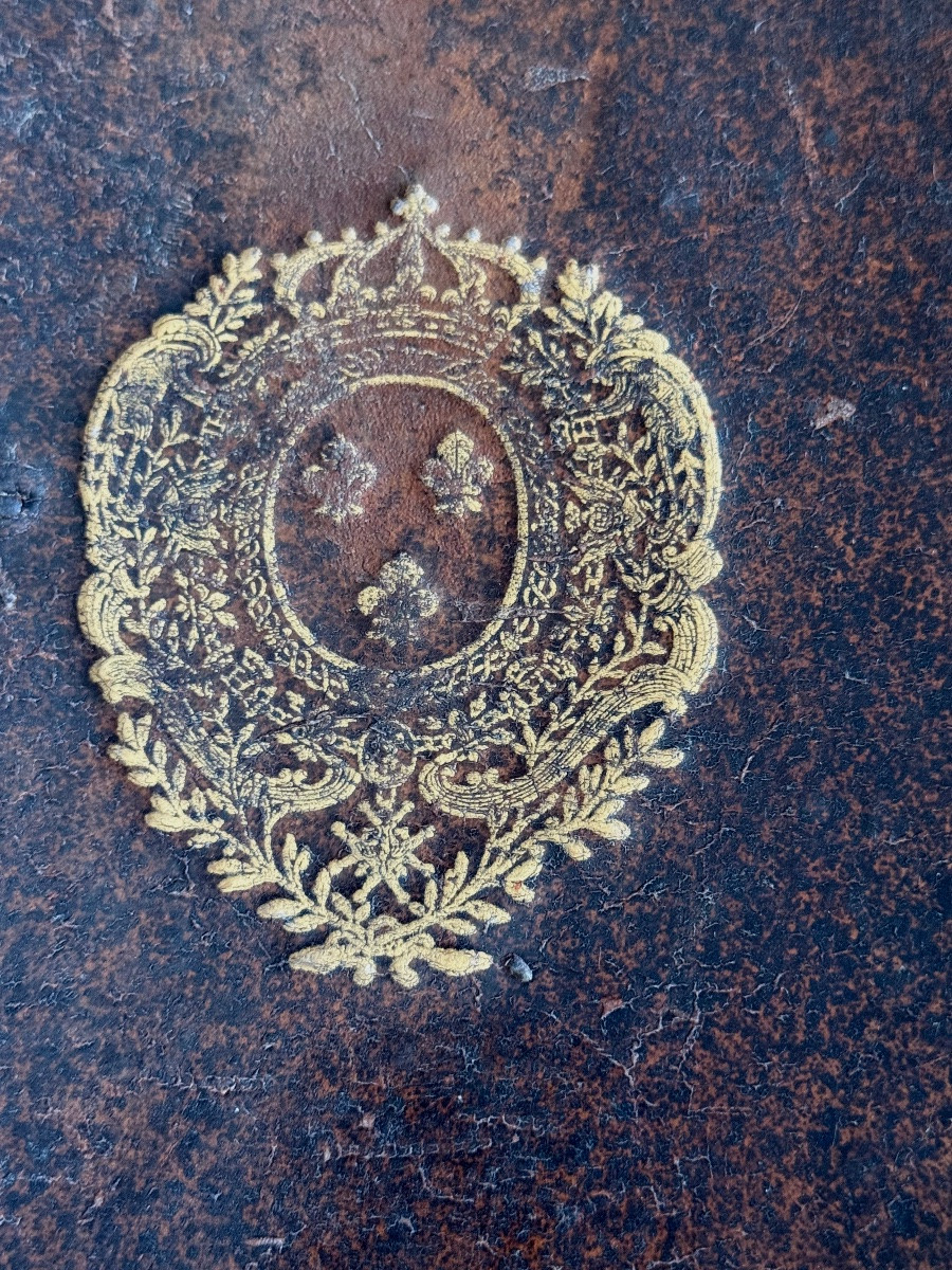 SOUS  MAIN  DE  BUREAU   FAIT AVEC UN LIVRE 18 ÈME  AUX GRANDES ARMES DE FRANCE  -photo-4