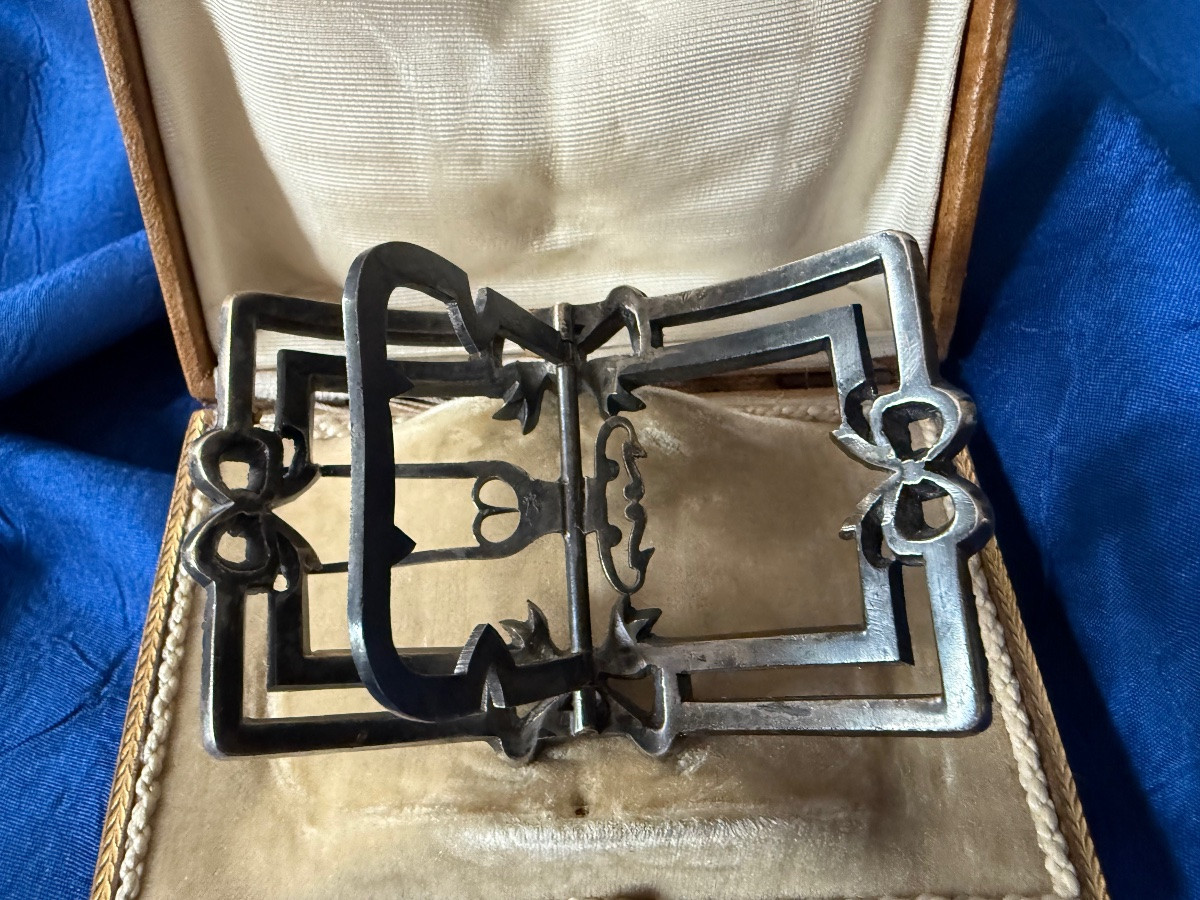 BOUCLE  DE  CEINTURE  A   NOEUDS DANS SON ÉCRIN   D'ÉPOQUE  19 ÈME -photo-1