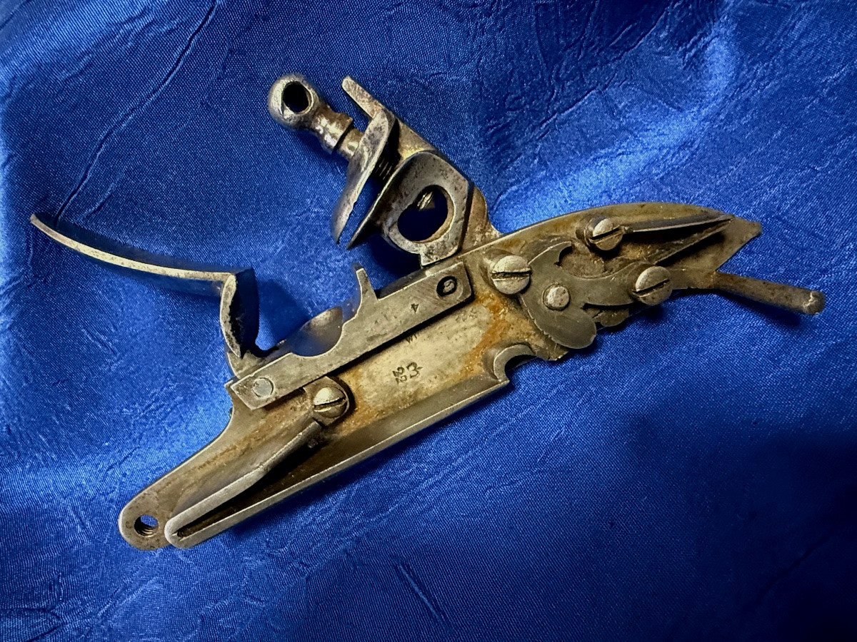 PLATINE A SILEX  DU  FUSIL  BROWN - BESS  ÉPOQUE  1ER EMPIRE  19 ÈME -photo-3