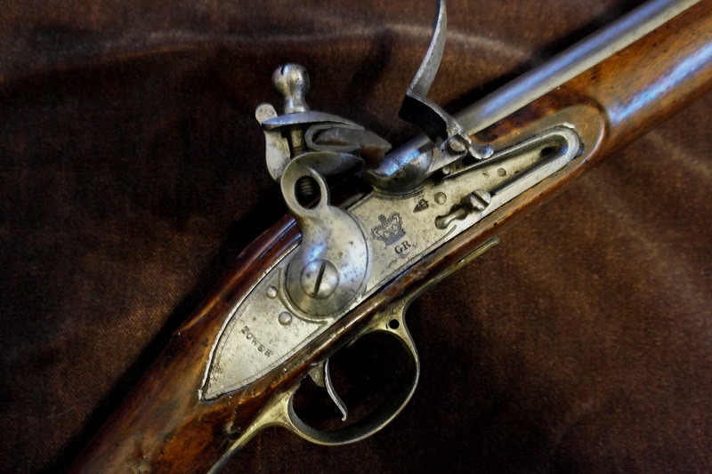 PLATINE A SILEX  DU  FUSIL  BROWN - BESS  ÉPOQUE  1ER EMPIRE  19 ÈME -photo-8