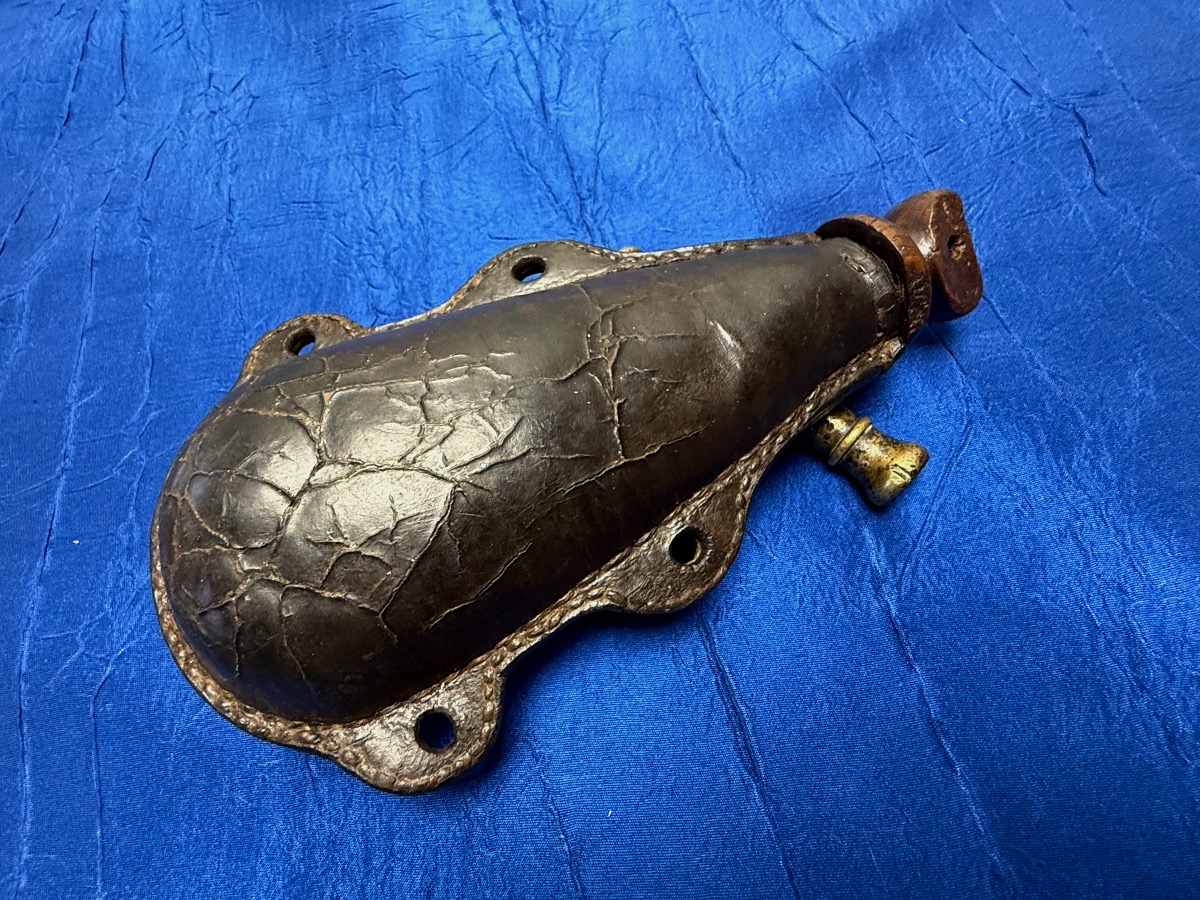 POIRE A POUDRE  MILITAIRE  DE  DRAGON   VERS  1690  1700   XVII ÈME  -photo-4