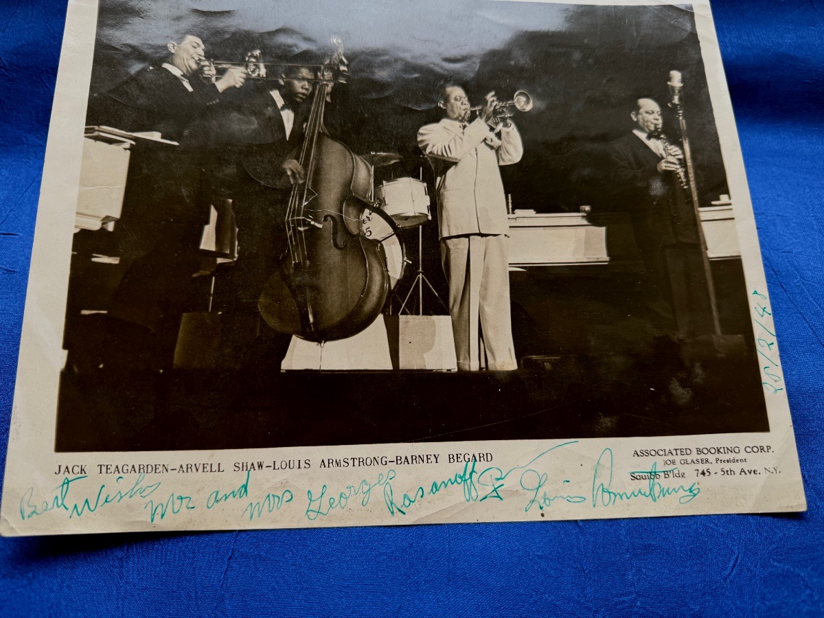 LOUIS  ARMSTRONG  PHOTOGRAPHIE  GRAND FORMAT  DÉDICACÉE  ET  SIGNÉE  PAR  L'ARTISTE   1948 -photo-4