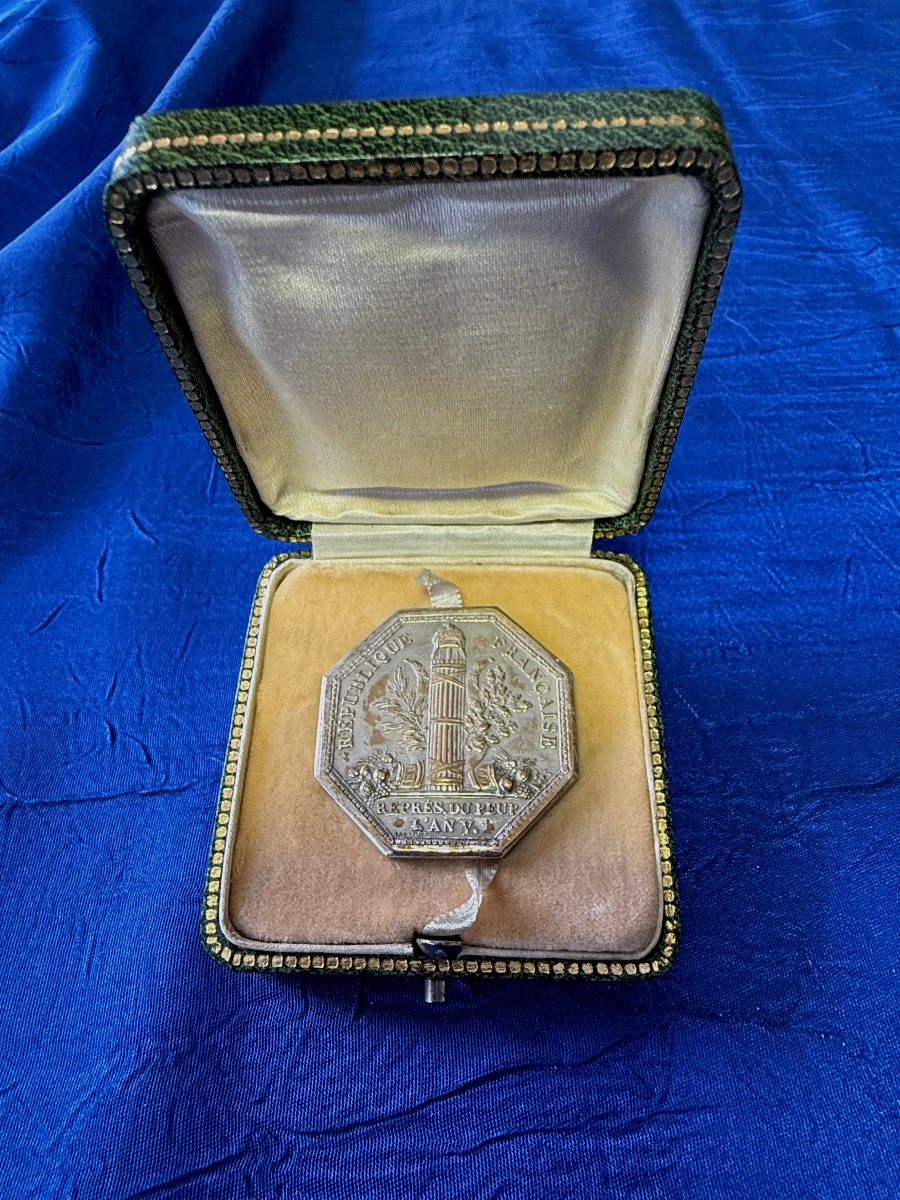 MÉDAILLE DE DÉPUTÉ  AU CONSEIL DES ANCIENS   DE MATHIEU  DUMAS  L'AN  V  DE LA RÉPUBLIQUE -photo-2
