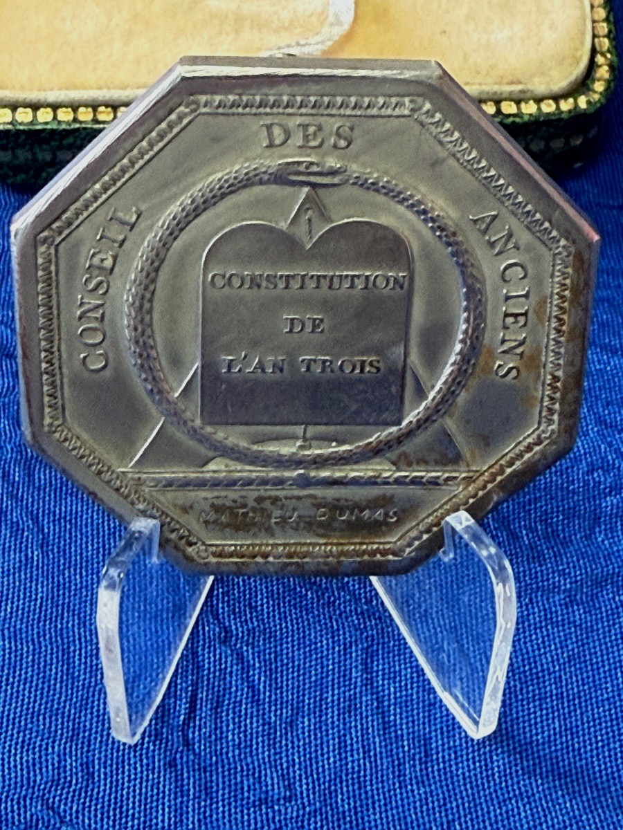 MÉDAILLE DE DÉPUTÉ  AU CONSEIL DES ANCIENS   DE MATHIEU  DUMAS  L'AN  V  DE LA RÉPUBLIQUE -photo-3