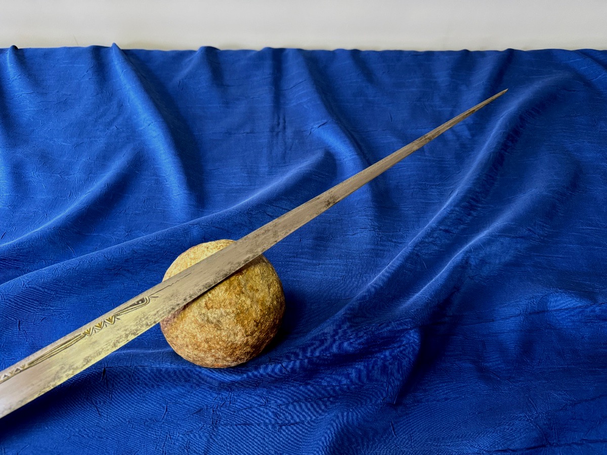  GRAND SABRE ORIENTAL  FLISSA   LAME GRAVÉE  ET INCLUSION LAITON  KABYLIE  ALGÉRIE  19 ÈME -photo-1