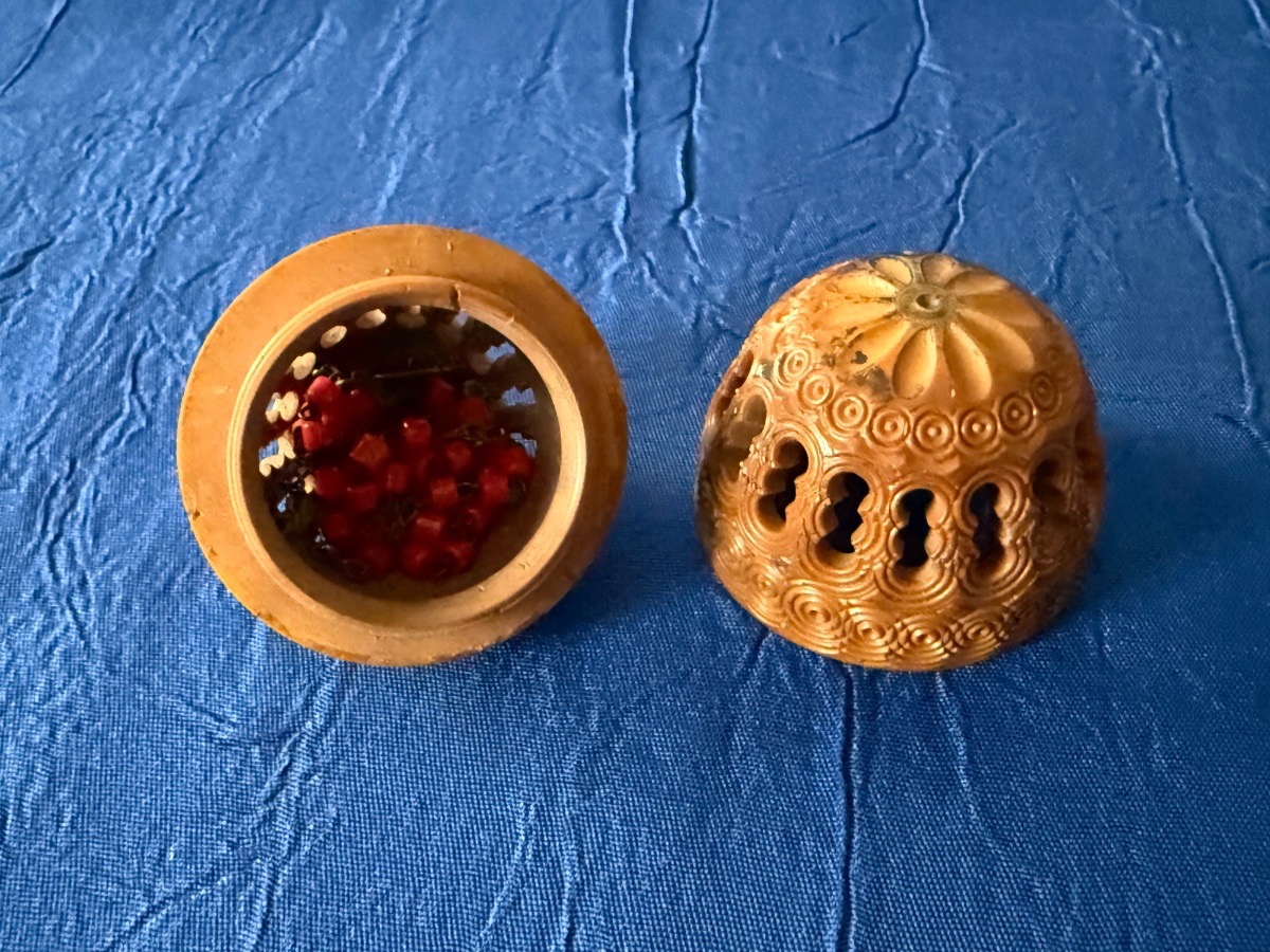 NOIX DE COROZO  ET SON CHAPELET  EN CORAIL ROUGE  D'ÉPOQUE 19 ÈME -photo-1