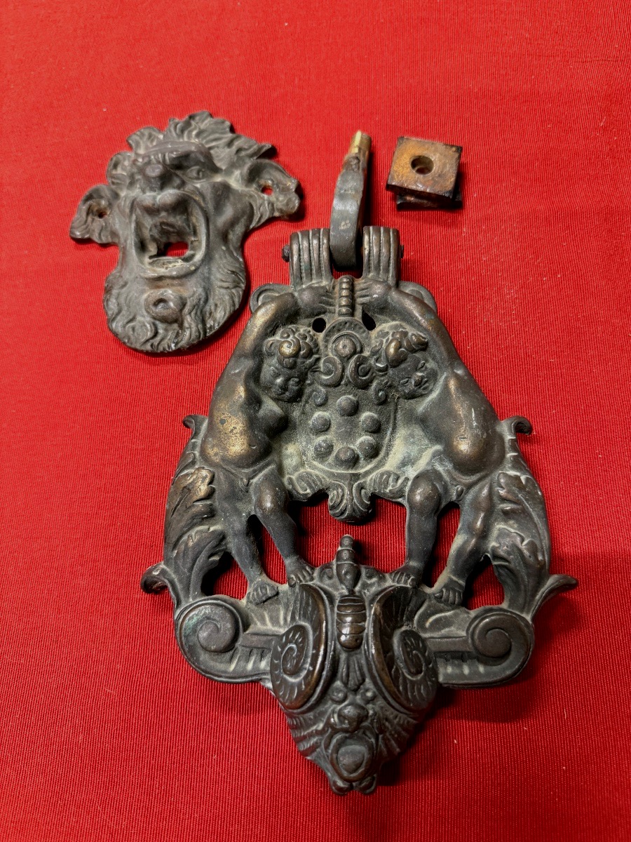  Large Door Knocker Featuring The Medici Coat Of Arms  Bronze  17th Century -photo-3