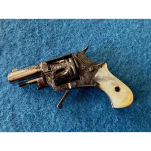 Small Revolver With Central Percussion Model In Reduction Caliber 5.5 Mm XVIIIth 