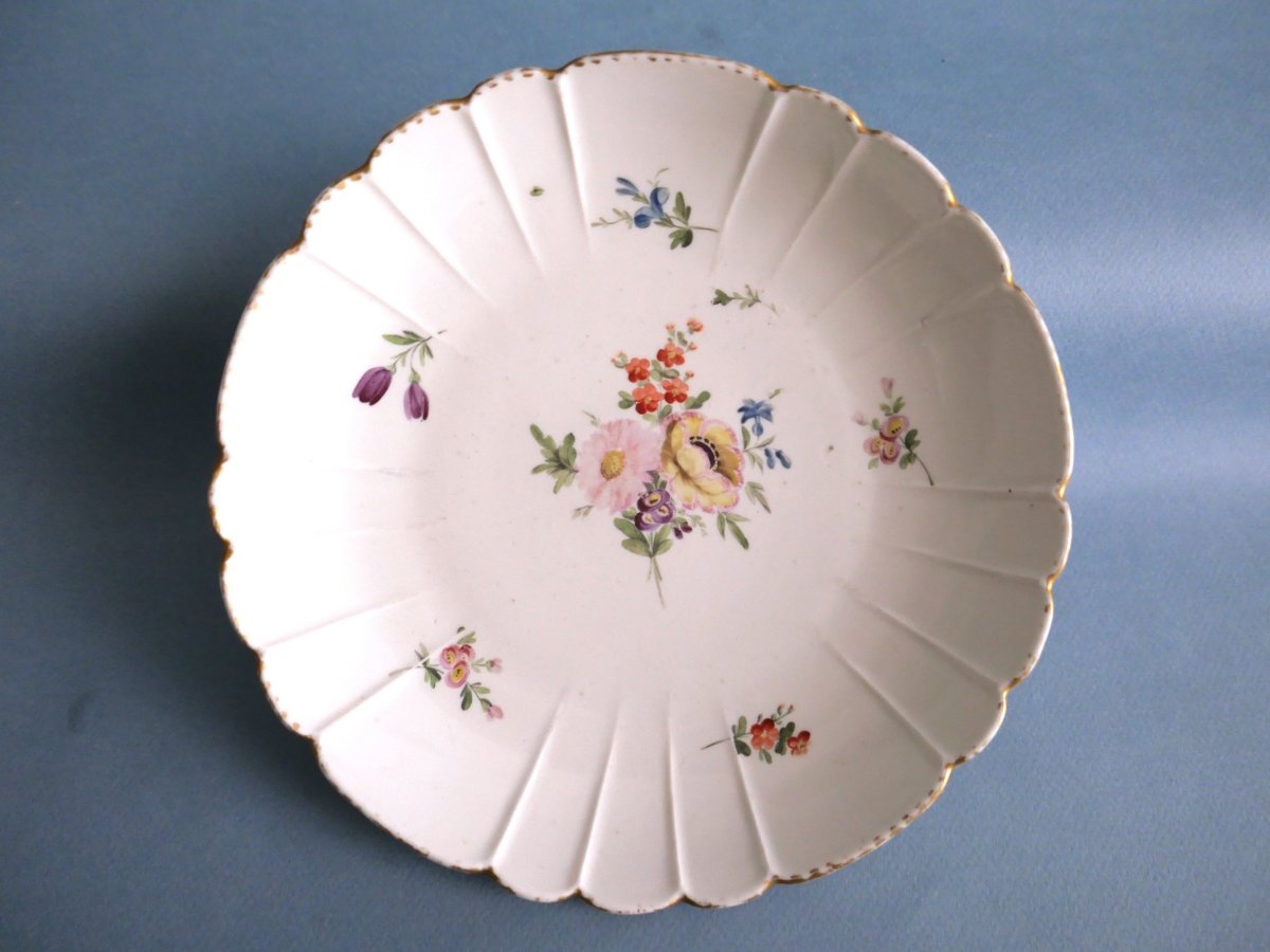 Boissettes - Round Fruit Dish With Polychrome Decor Bouquets Of Flowers - XVIIIth Century