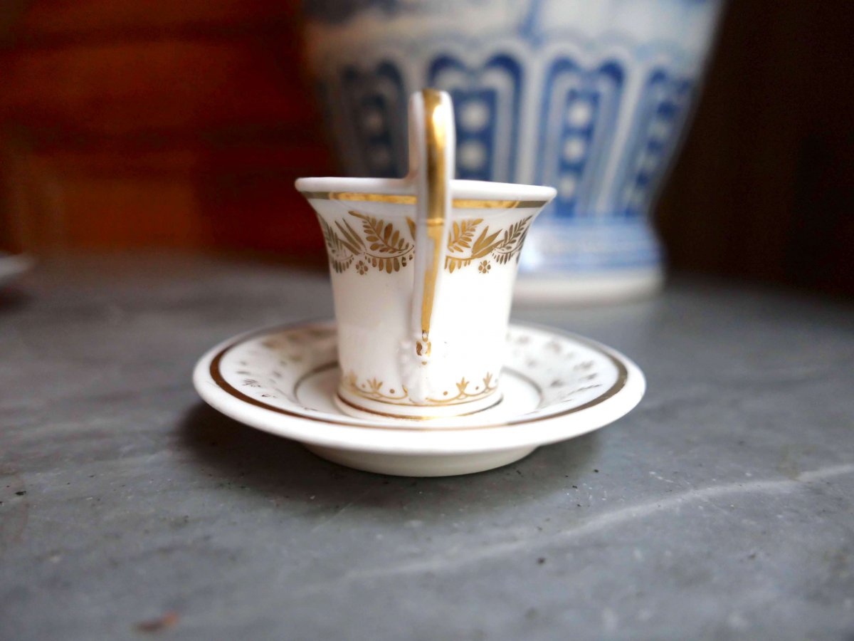 Porcelaine De Paris - A Mignonnette Cup With White And Gold Decor Encrypted Ga - Nineteenth Century-photo-1