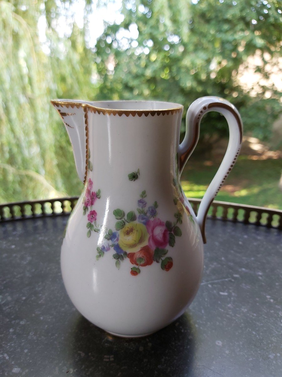 Manufacture Du Duc d'Angoulême - Porcelain Milk Jug With Flower Garlands 18th Century 