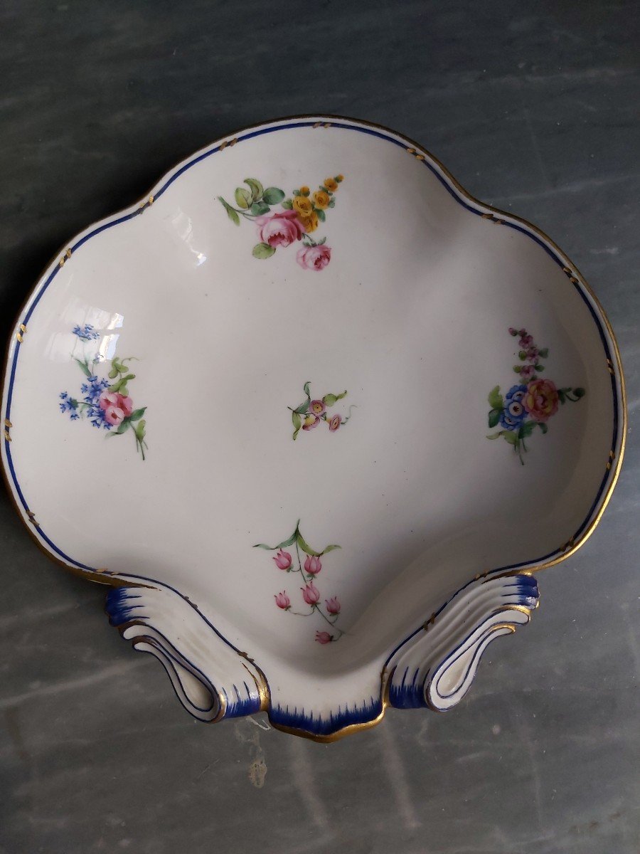 Sèvres- Shell Fruit Bowl In Soft Porcelain - 18th Century