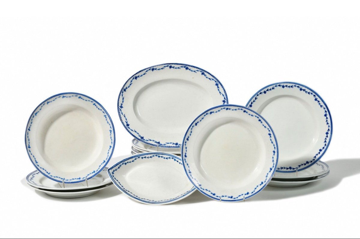 Tournai Porcelain - Part Of Service Lauriers Fleuri - Eighteenth Century