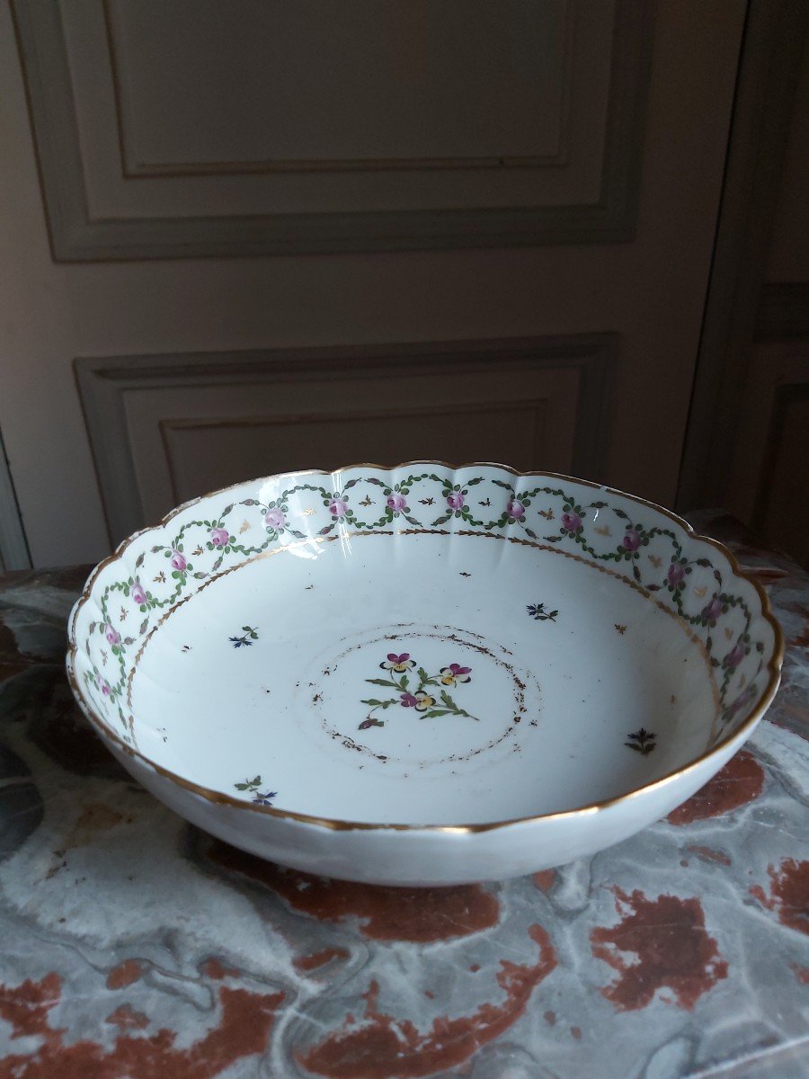 Paris Porcelain - Round Bowl Decorated With Flowers - Eighteenth Century