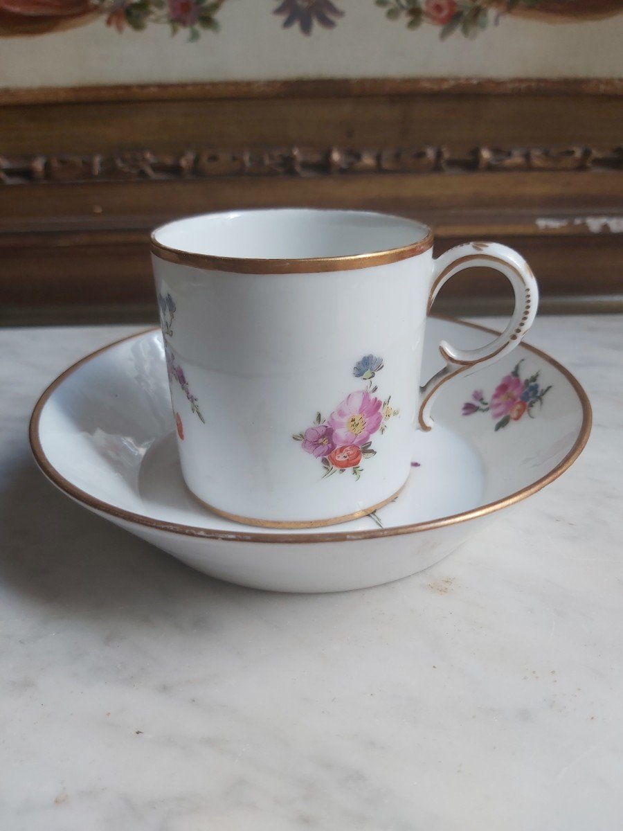 Manufacture Du Duc d'Angoulême - Tasse En Porcelaine A Décor De Jetés De Fleurs XVIIIe Siècle-photo-2