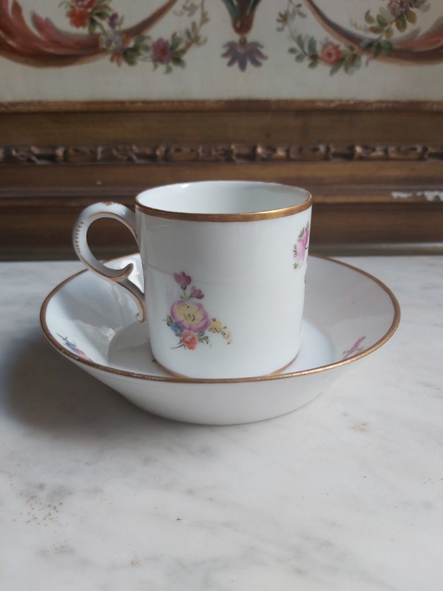 Manufacture Du Duc d'Angoulême - Tasse En Porcelaine A Décor De Jetés De Fleurs XVIIIe Siècle-photo-4