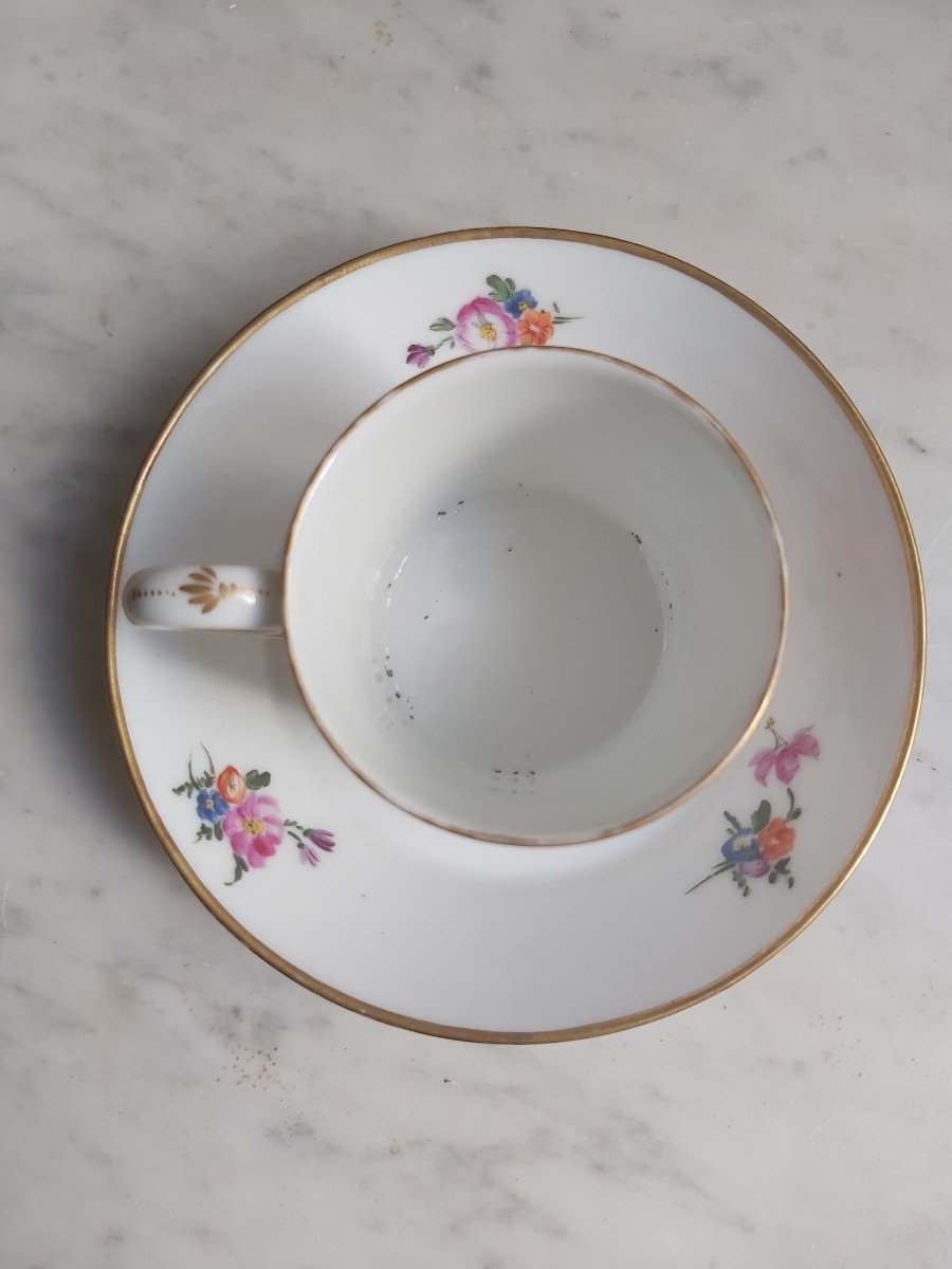 Manufacture Du Duc d'Angoulême - Tasse En Porcelaine A Décor De Jetés De Fleurs XVIIIe Siècle-photo-1