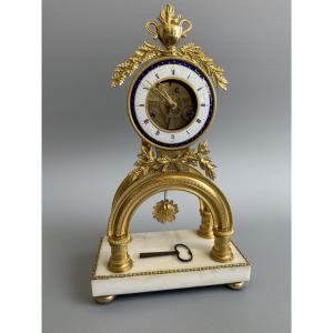 Pendule-squelette en bronze