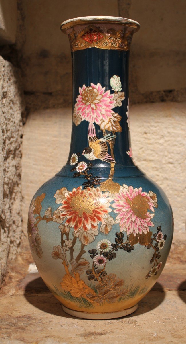 Paire De Vases En Faïence à Fond Bleu à Décor d'Oiseaux Et Fleurs, Satsuma, Japon Vers 1900-photo-2