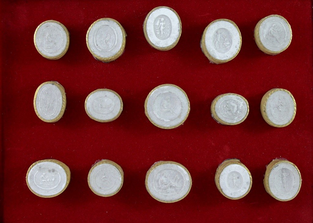 Quinze Camées En Plâtre "intailles" d'Après l'Antique 19ème Siècle-photo-3