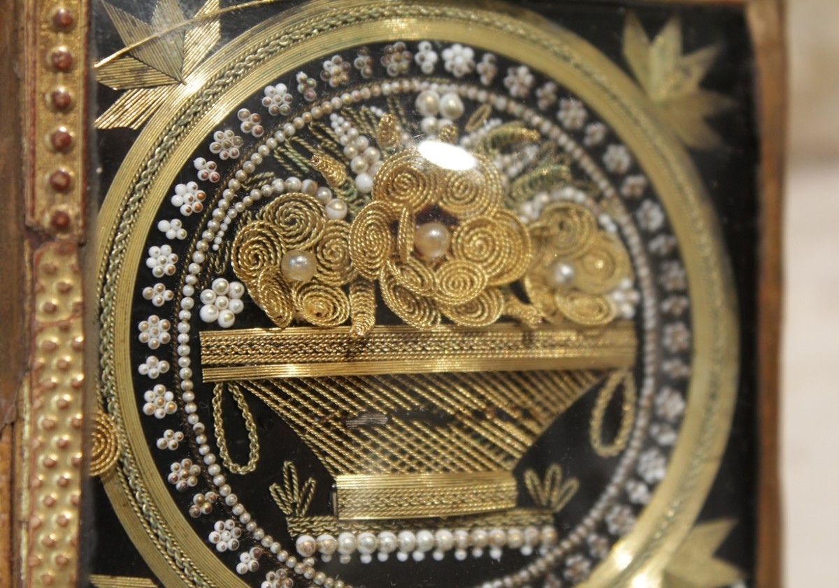 Small Box With A Floral Basket Decoration In Gold Thread Under Glass, 19th Century Period-photo-3