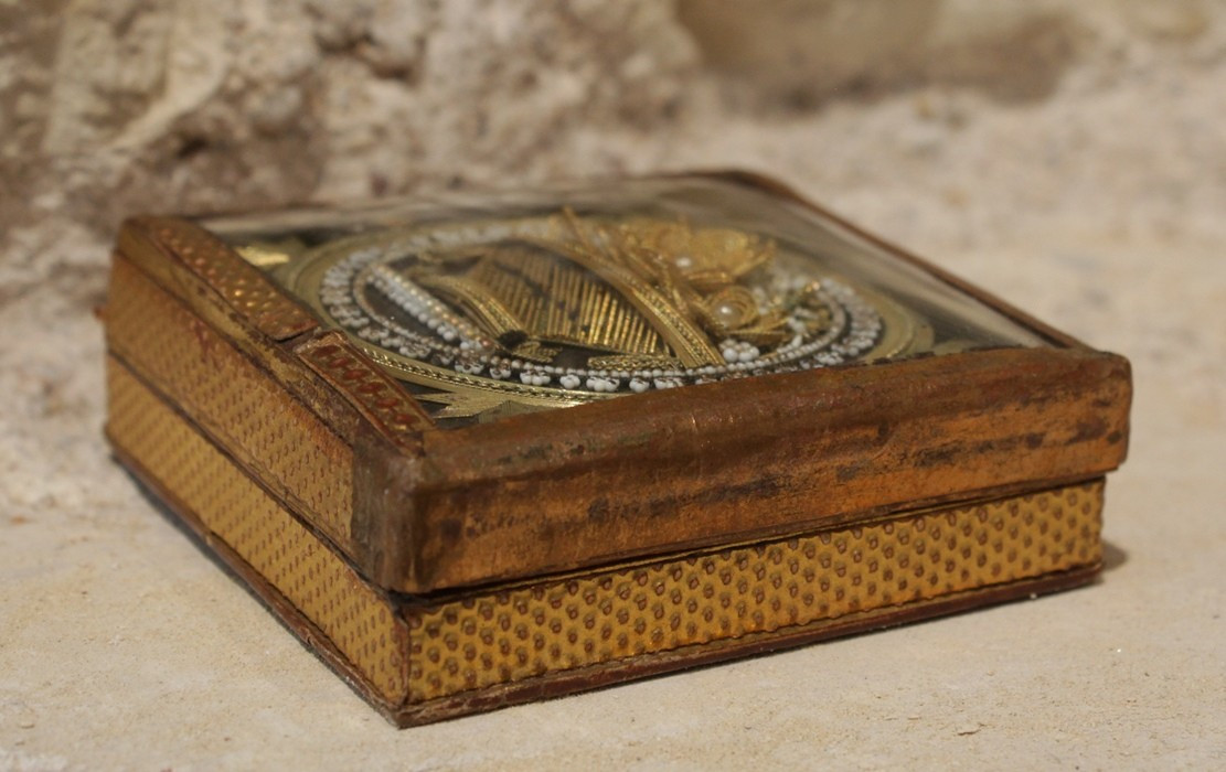 Small Box With A Floral Basket Decoration In Gold Thread Under Glass, 19th Century Period-photo-6