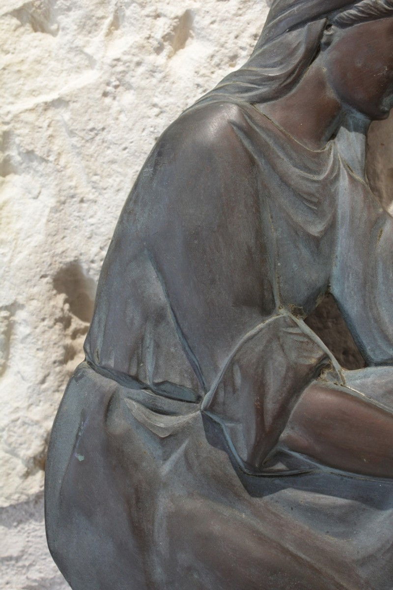 Sculpture en bas relief en bronze 'Pleureuse' signé M. Thomas vers 1930-photo-2