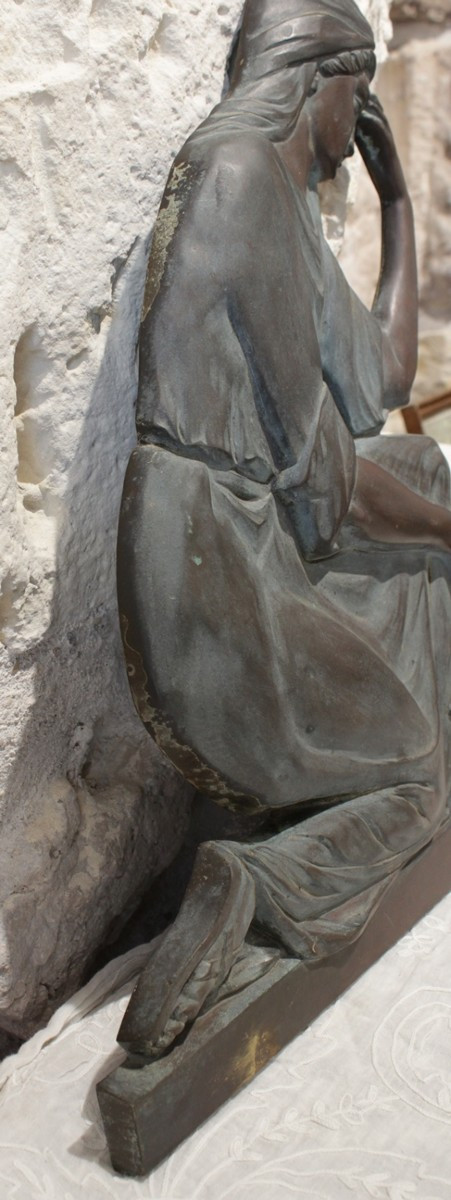 Sculpture en bas relief en bronze 'Pleureuse' signé M. Thomas vers 1930-photo-6