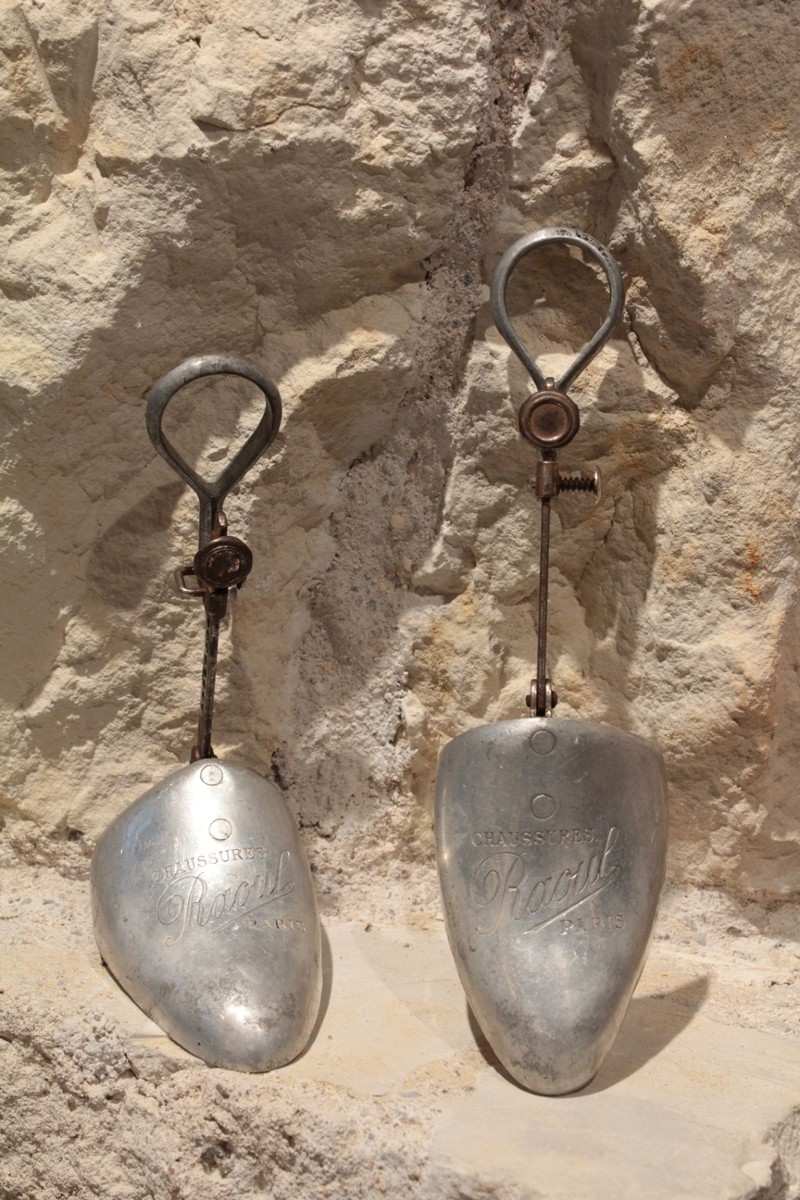 Pair Of White Metal Shoe Lasts Engraved 'chaussures Raoul' Early 20th Century-photo-2