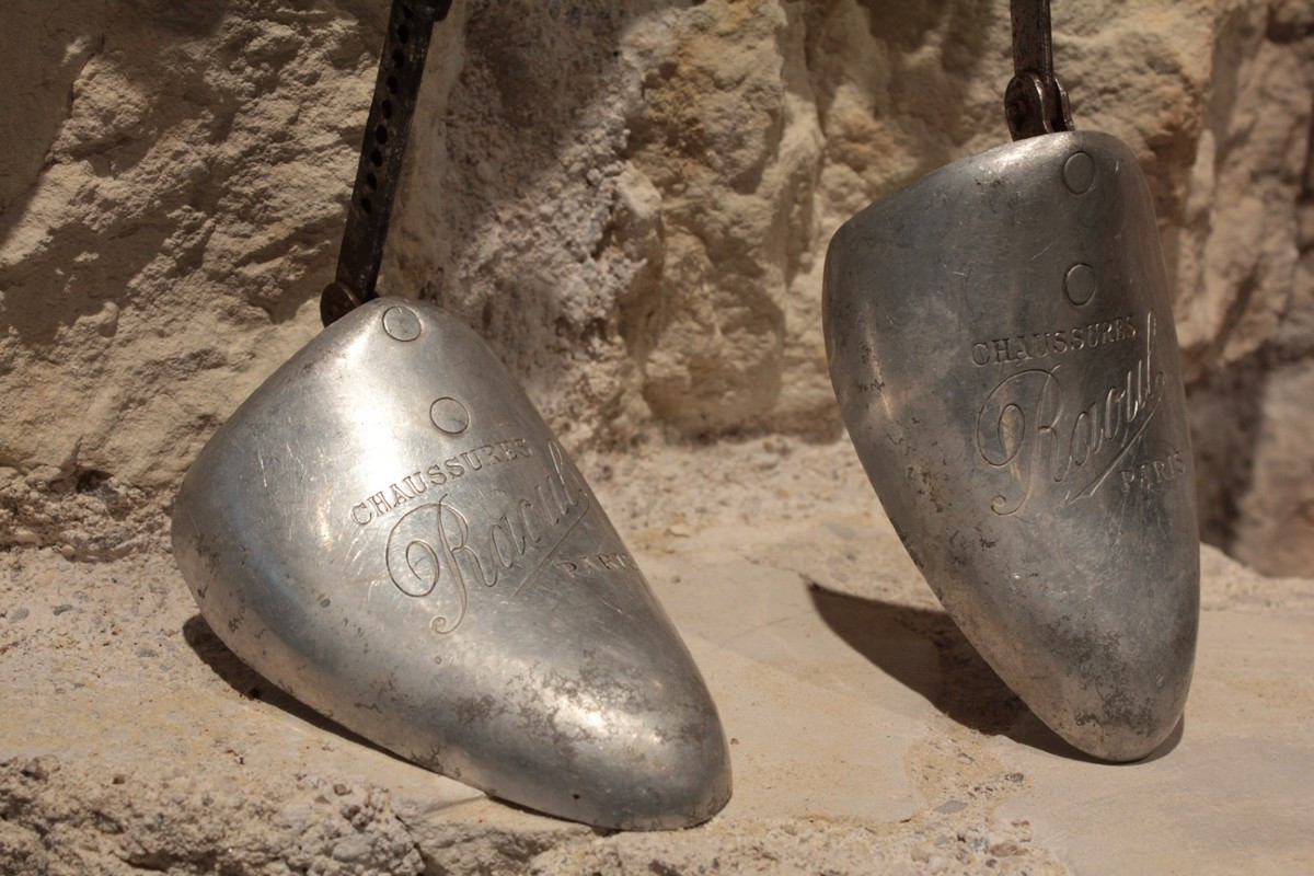 Pair Of White Metal Shoe Lasts Engraved 'chaussures Raoul' Early 20th Century-photo-3