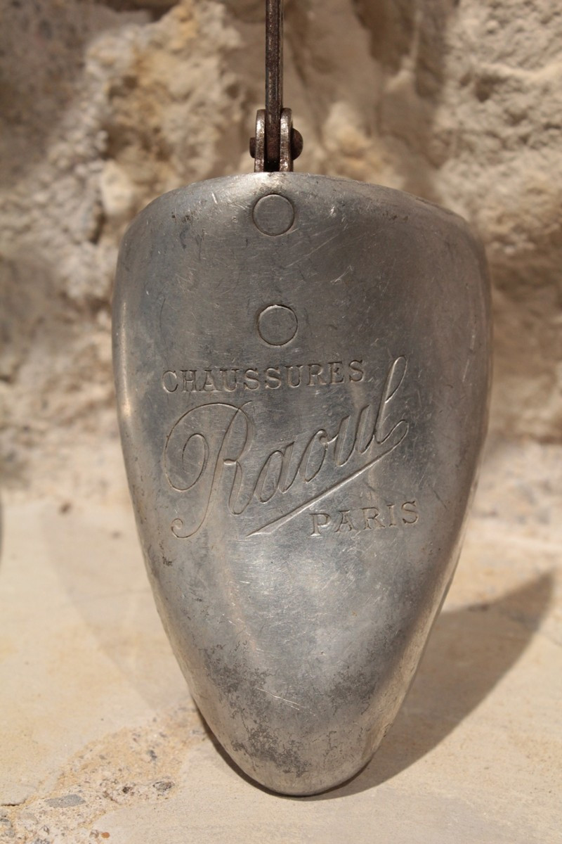 Pair Of White Metal Shoe Lasts Engraved 'chaussures Raoul' Early 20th Century-photo-4