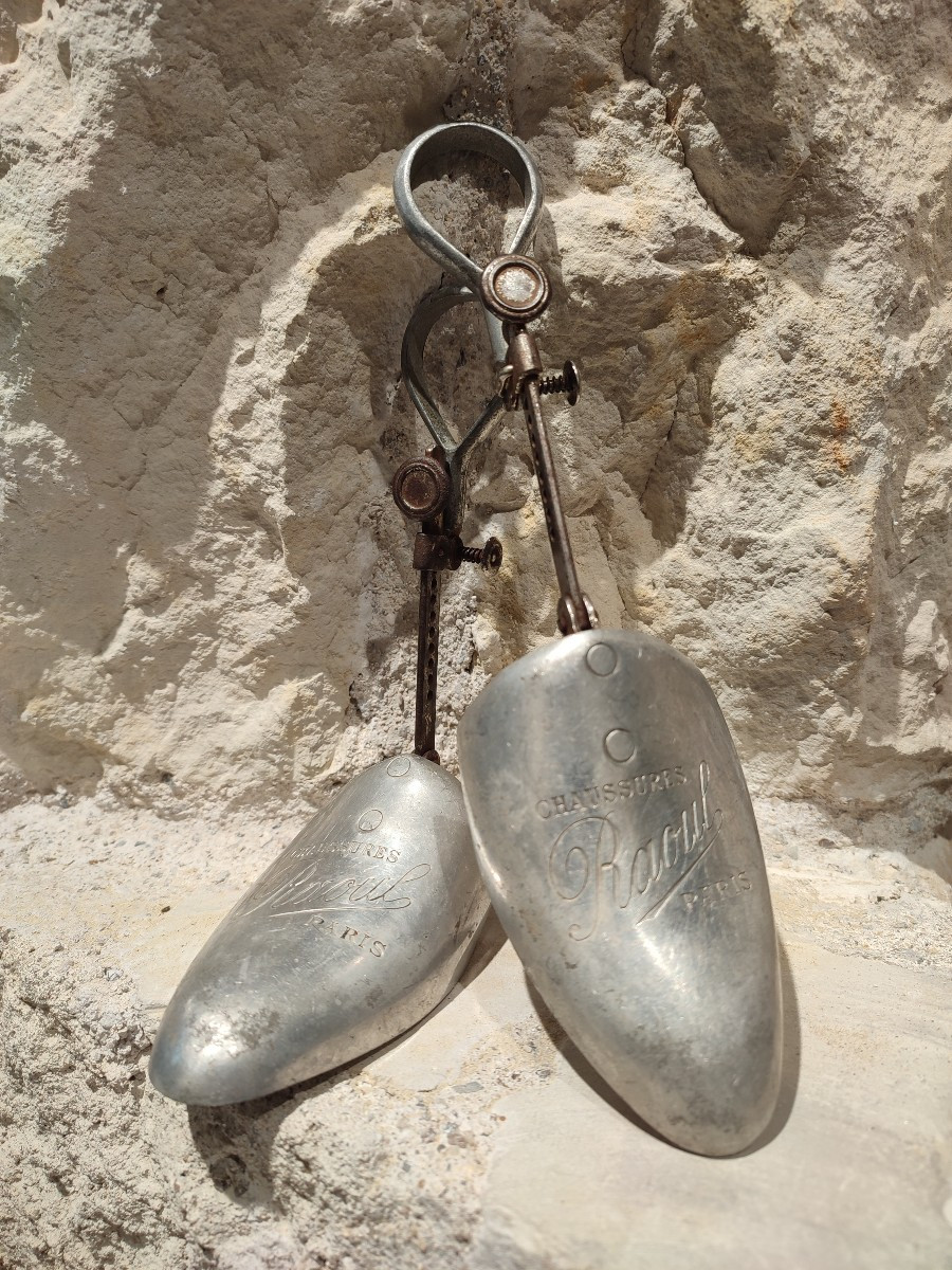 Pair Of White Metal Shoe Lasts Engraved 'chaussures Raoul' Early 20th Century