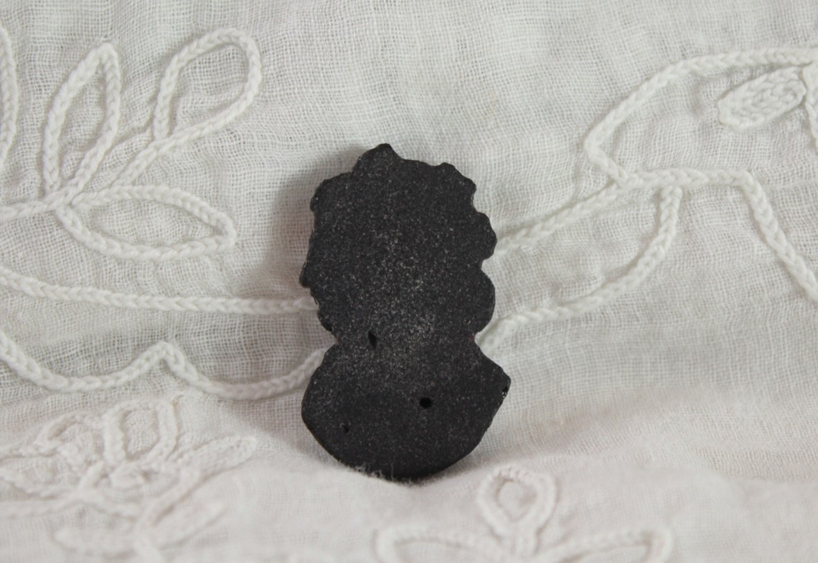 3 sujets façon camées, 'profils de femme' en verre noir, époque victorienne, fin 19ème siècle-photo-3