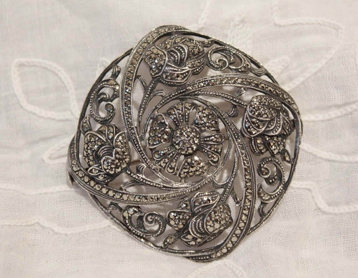 Circular Brooch In Solid Silver, German Work From The First Half Of The 20th Century