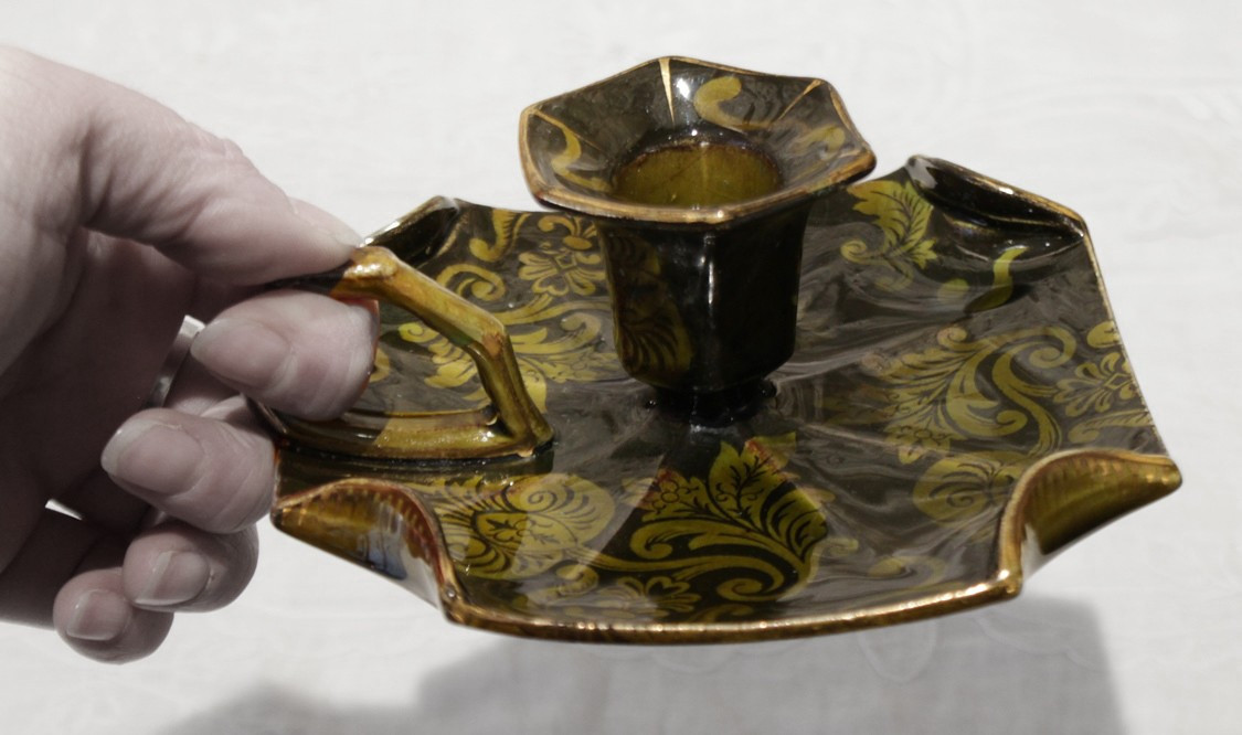 Bougeoir à anse en faïence à décor de feuilles stylisées signé Lunéville, entre 1880 et 1920-photo-5