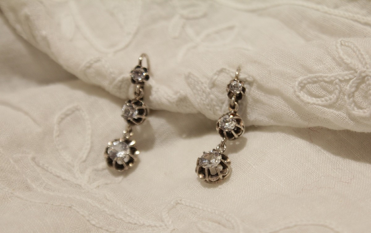 Pair Of 20th-century Sterling Silver 'sleever' Earrings With White Stones-photo-3