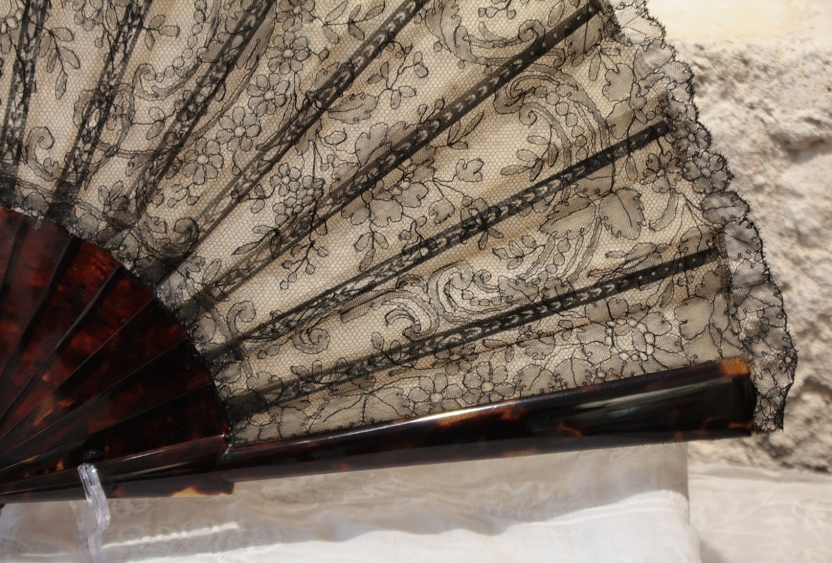Chantilly Lace And Brown Tortoiseshell Fan By Duvelleroy, Late 19th Century-photo-1