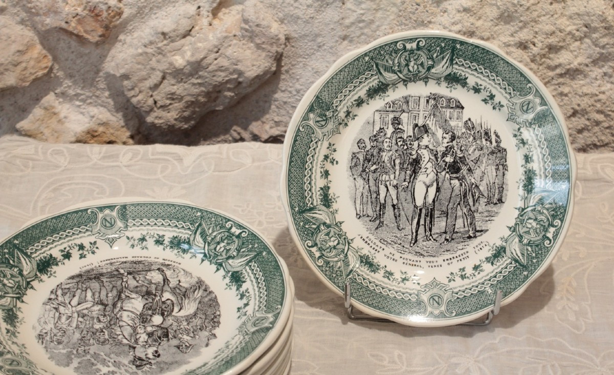 12 assiettes parlantes en faïence de Sarreguemines, Napoléon Bonaparte, milieu 19ème siècle-photo-2