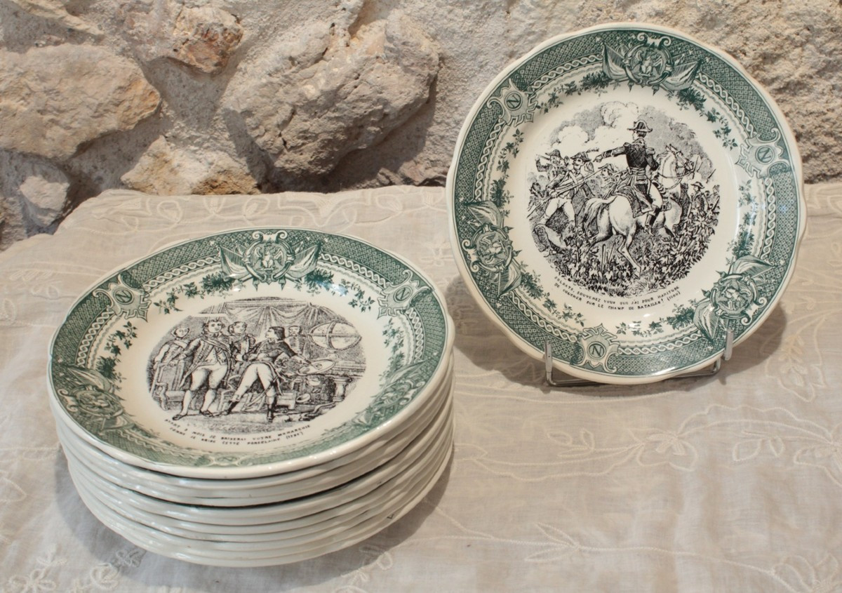 12 assiettes parlantes en faïence de Sarreguemines, Napoléon Bonaparte, milieu 19ème siècle