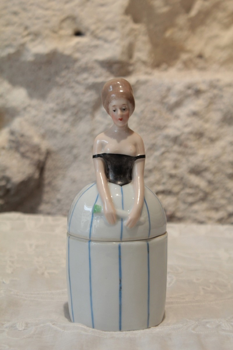 Woman With Fan' Porcelain Box 1900-1930-photo-2