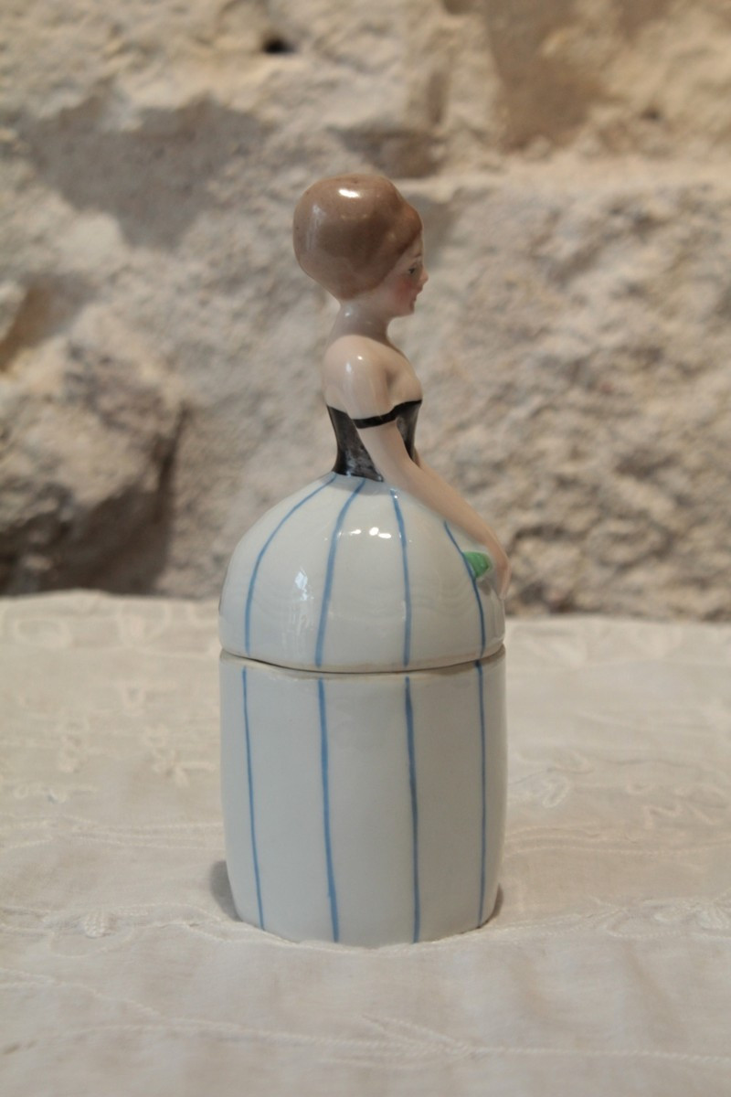 Woman With Fan' Porcelain Box 1900-1930-photo-1