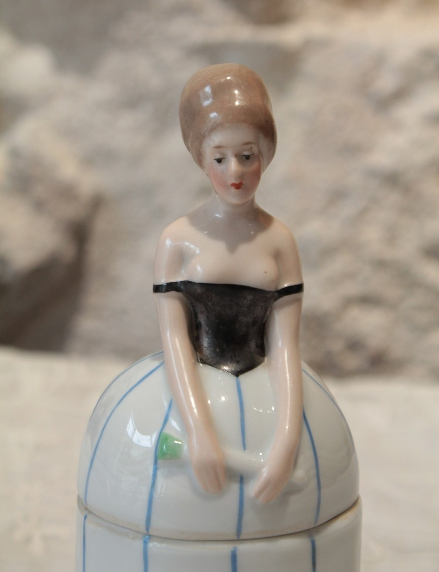 Woman With Fan' Porcelain Box 1900-1930-photo-2