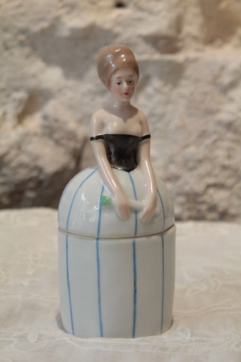 Woman With Fan' Porcelain Box 1900-1930